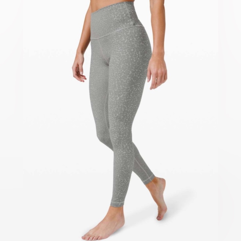 Lululemon Align Pant 28 Engineer Print City Gray
Camo Cheetah Pant Legging